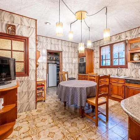 Hacienda Spacieuse Avec Jardin 3000m2 Proche Plages Narbonne *